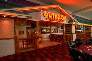 7 restaurants servant le déjeuner, spécialités Cuisine internationale