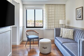 Chambre, 1 très grand lit | Literie de qualité, couette en duvet, lit avec matelas à plateau-coussin