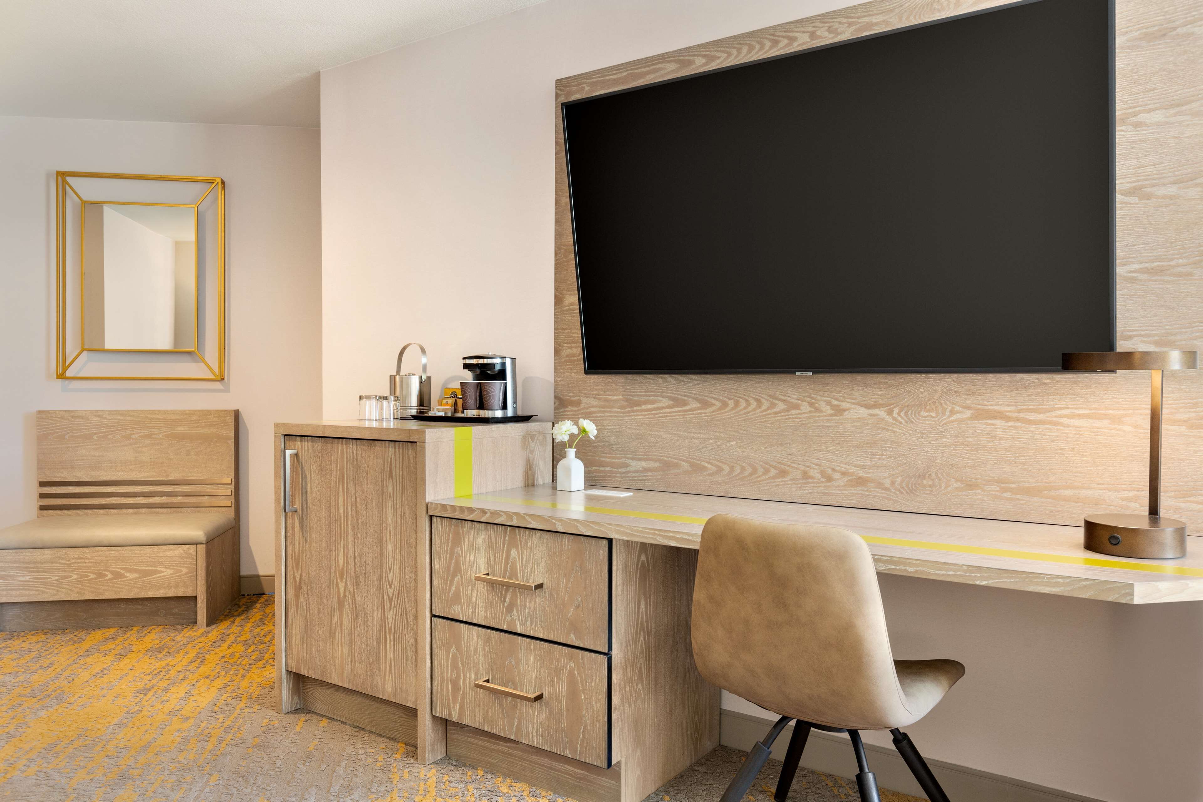 room, 1 king bed, accessible (hearing) | premium bedding, down duvets, in-room safe, blackout curtains