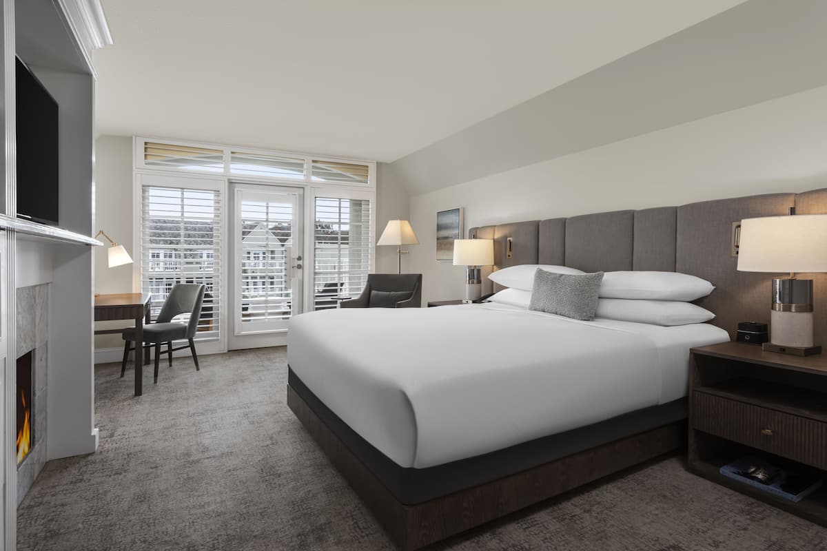 Egyptian cotton sheets, premium bedding, pillow-top beds, minibar