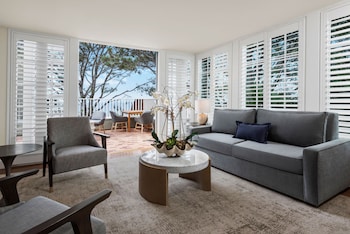 Egyptian cotton sheets, premium bedding, pillowtop beds, minibar at LAuberge Del Mar
