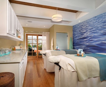 Couples treatment rooms, sauna, body treatments, aromatherapy at LAuberge Del Mar