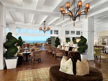 Hotel entrance and lobby at LAuberge Del Mar