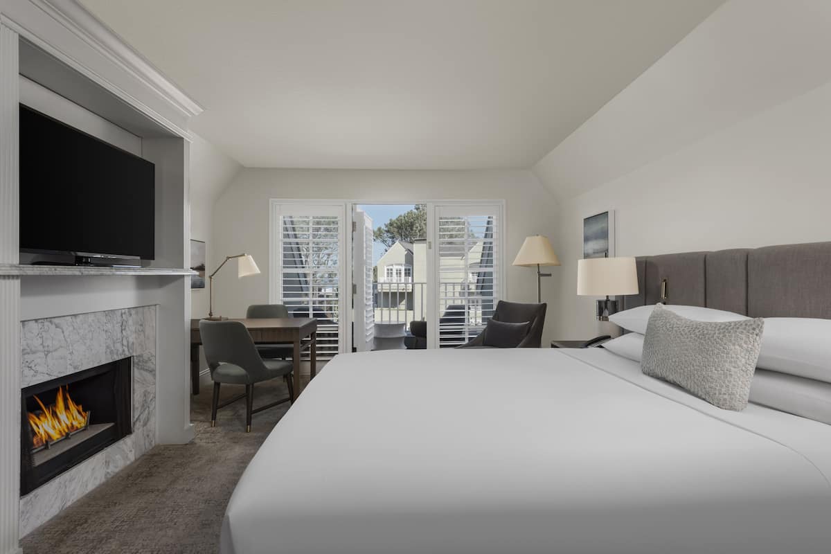 Room, 1 King Bed, Fireplace (Coastal)