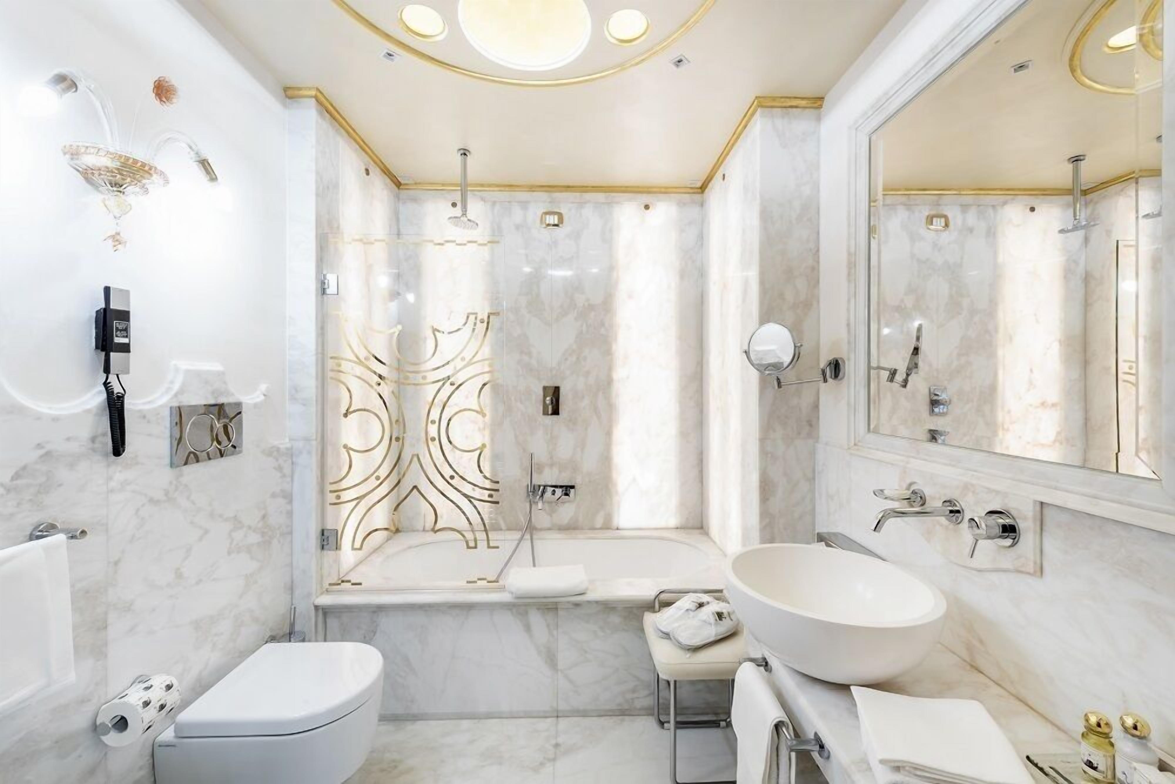 exclusive double or twin room, terrace | bathroom | combined shower/bathtub, eco-friendly toiletries, hair dryer