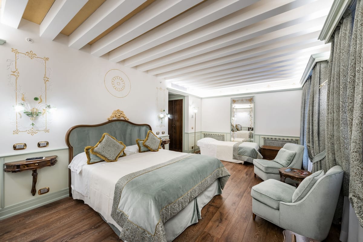 Junior-suite Geen uitzicht | 1 slaapkamer, lakens van Egyptisch katoen, luxe beddengoed, een minibar