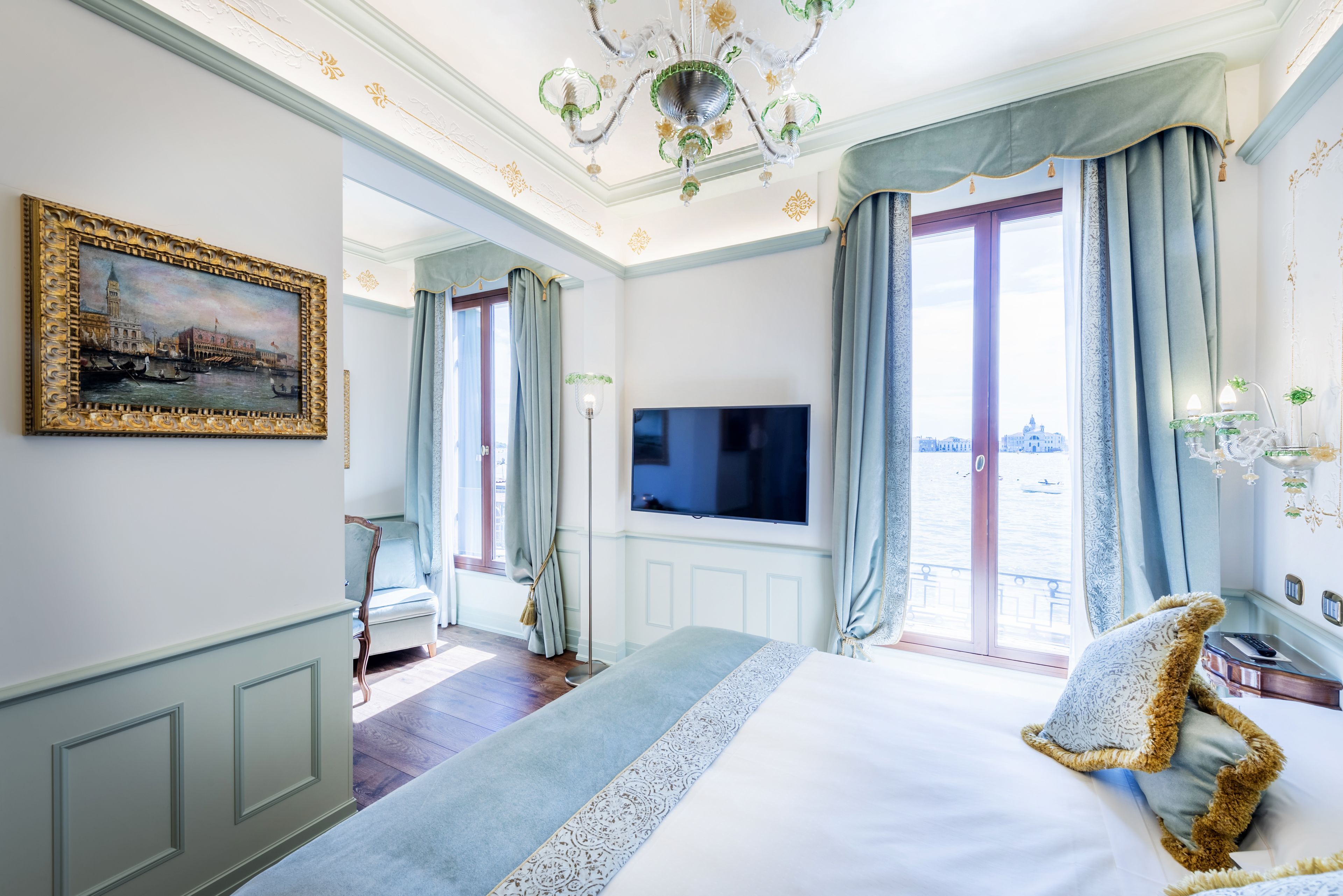 Deluxe, Canal View (Deluxe Double Room) | Egyptian cotton sheets, premium bedding, minibar, in-room safe