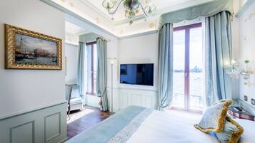 Habitación de lujo, vistas al canal (Deluxe Double Room) | Sábanas de algodón egipcio, ropa de cama de alta calidad y minibar