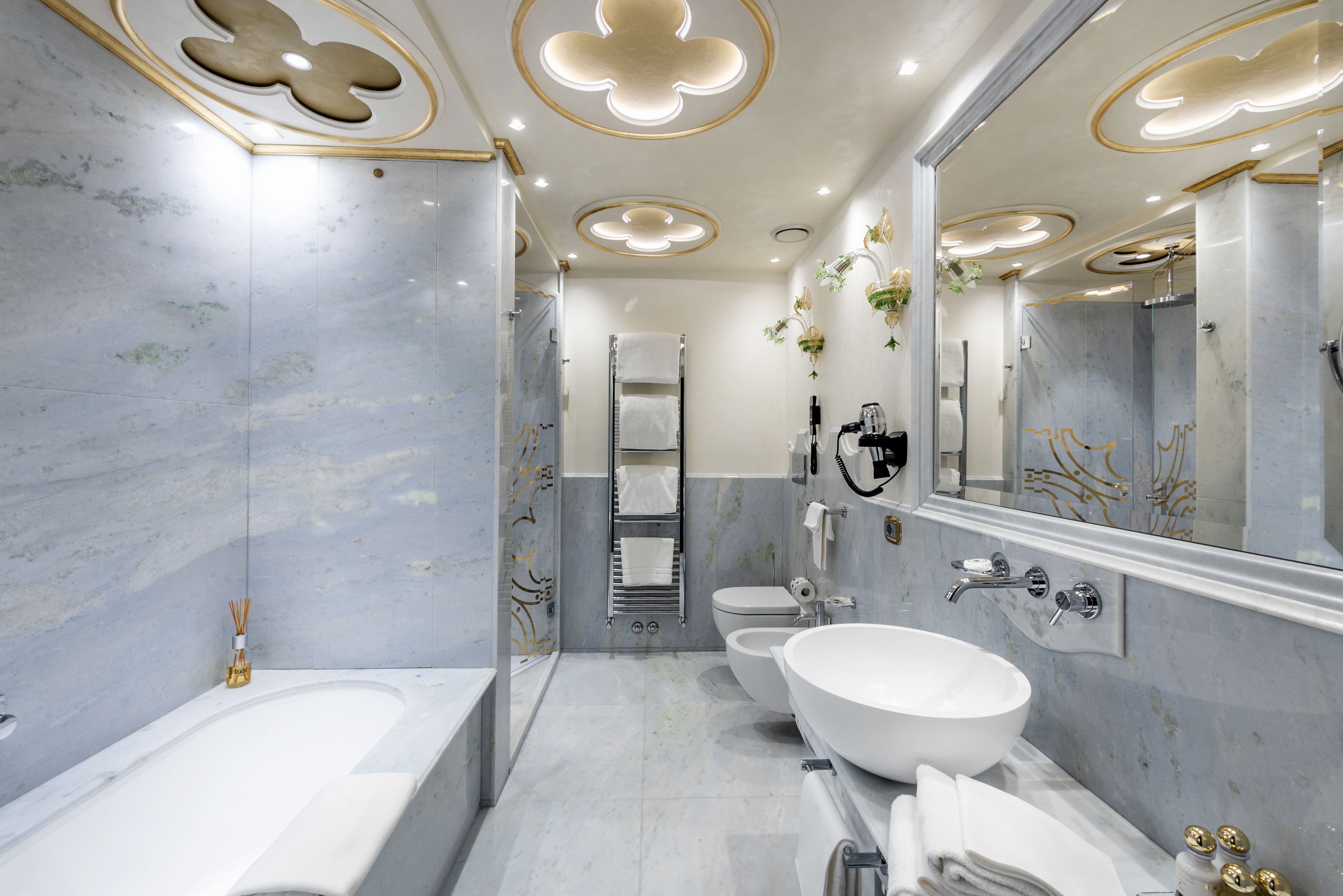junior suite no view | bathroom | combined shower/bathtub, eco-friendly toiletries, hair dryer