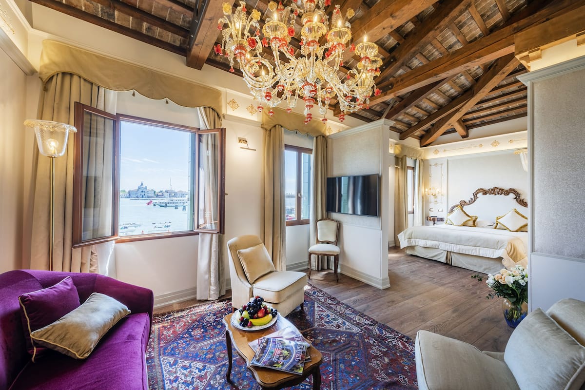 Suite Uitzicht op kanaal | 1 slaapkamer, lakens van Egyptisch katoen, luxe beddengoed, een minibar