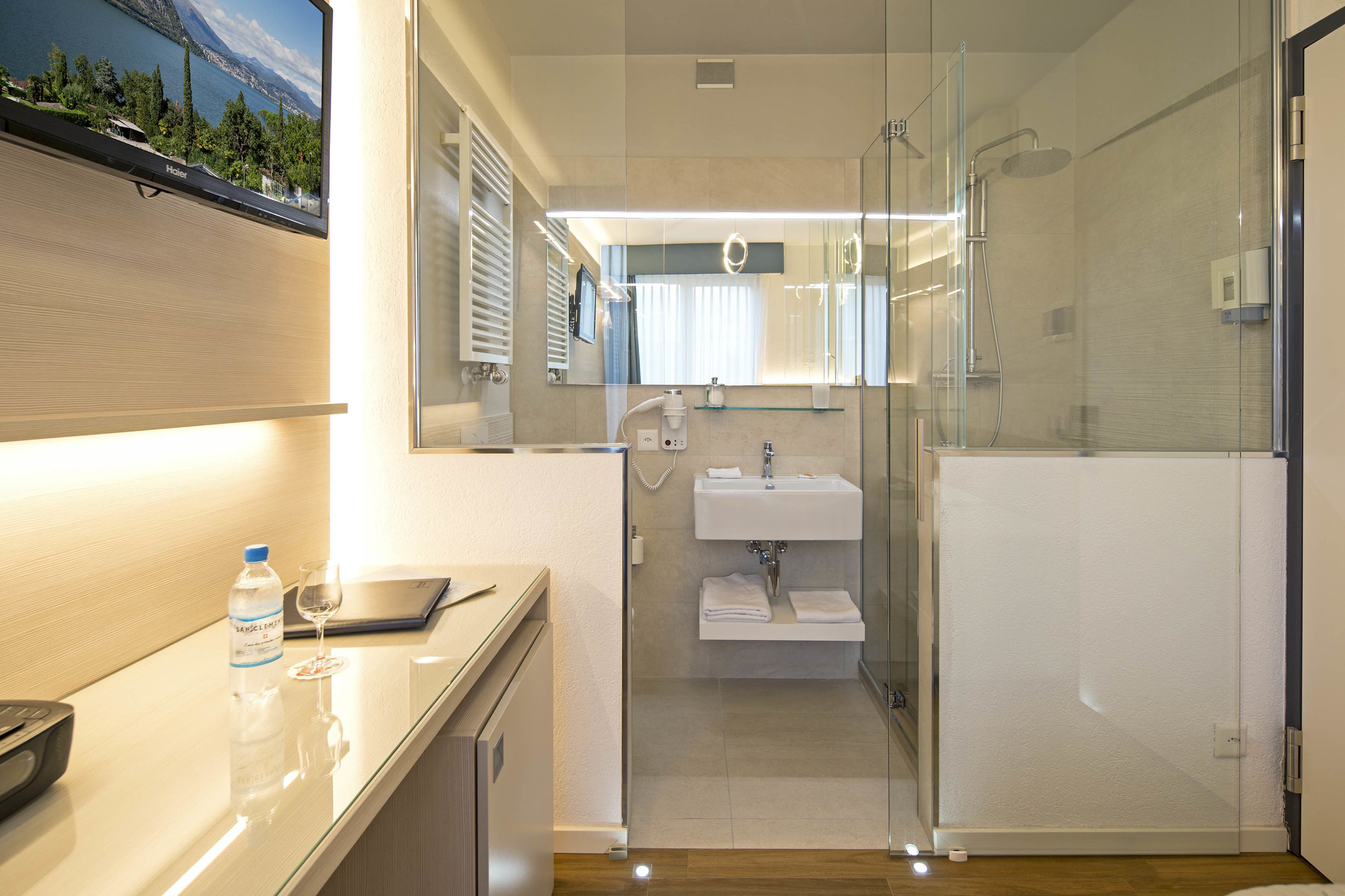 standard single room | bathroom | free toiletries, hair dryer, slippers, towels