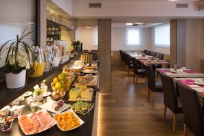 Daily buffet breakfast (CHF 15.00 per person)