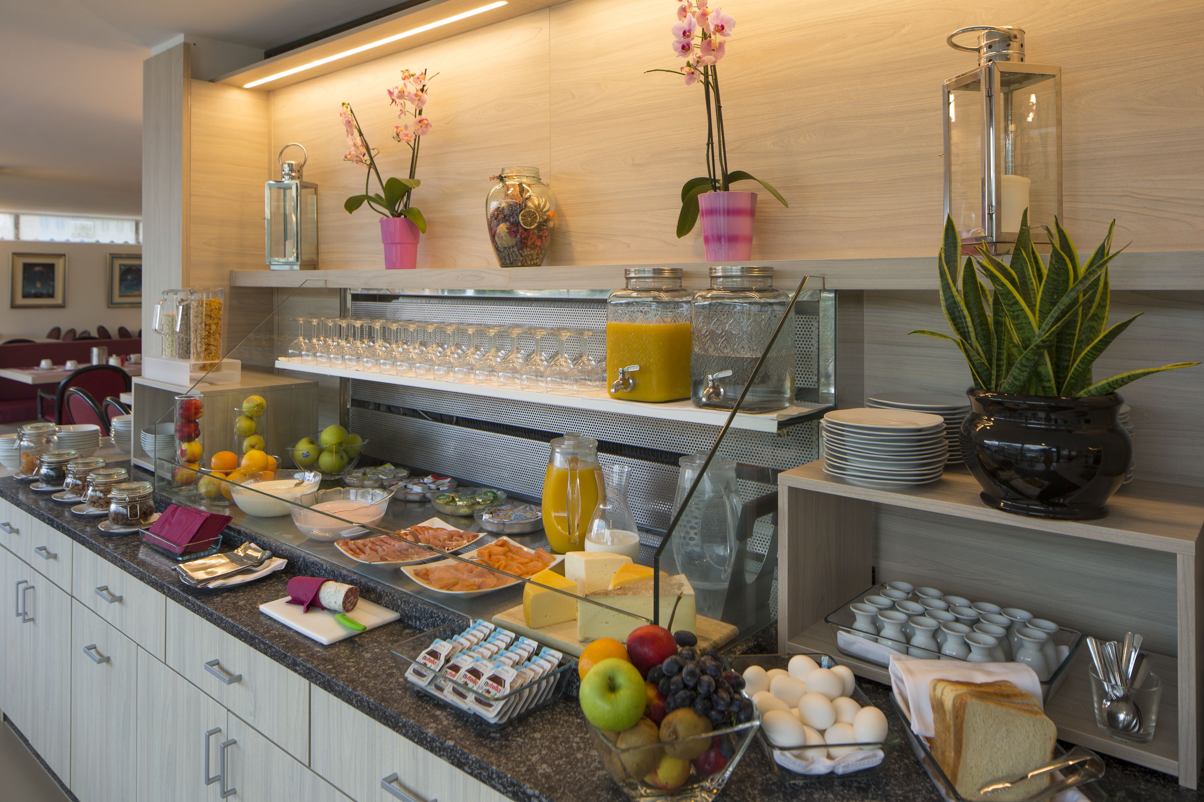 Daily buffet breakfast (CHF 15.00 per person)