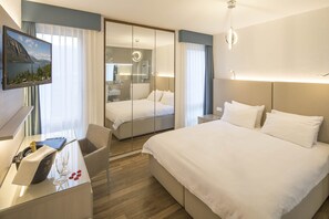 1 habitación, ropa de cama de alta calidad, cubrecamas y minibar 
