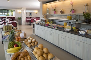 Daily buffet breakfast (CHF 15.00 per person)