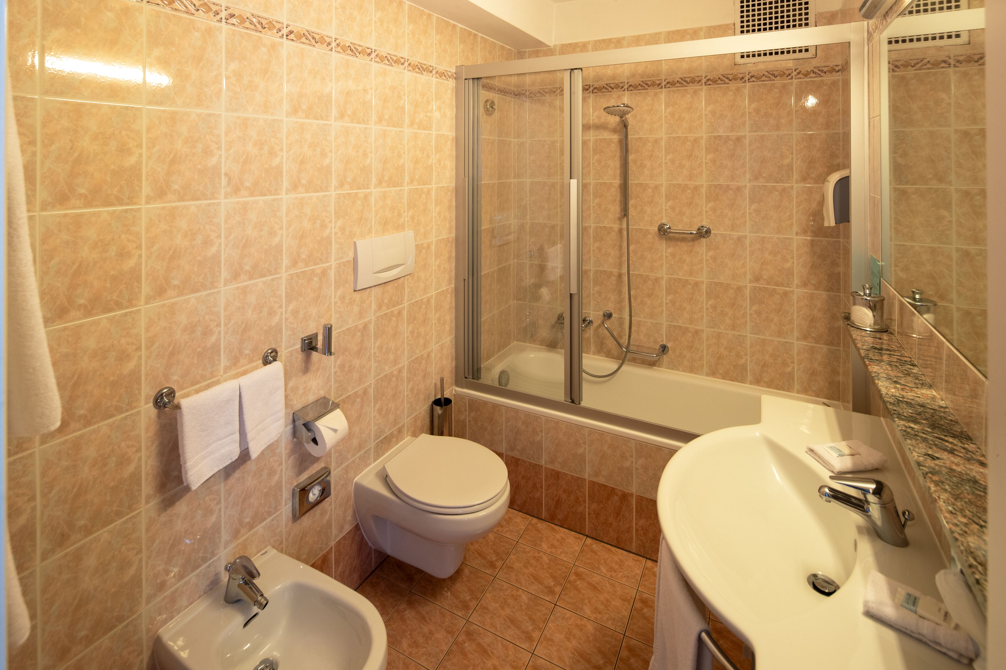 overview suite, balcony, lake view | bathroom | free toiletries, hair dryer, slippers, towels