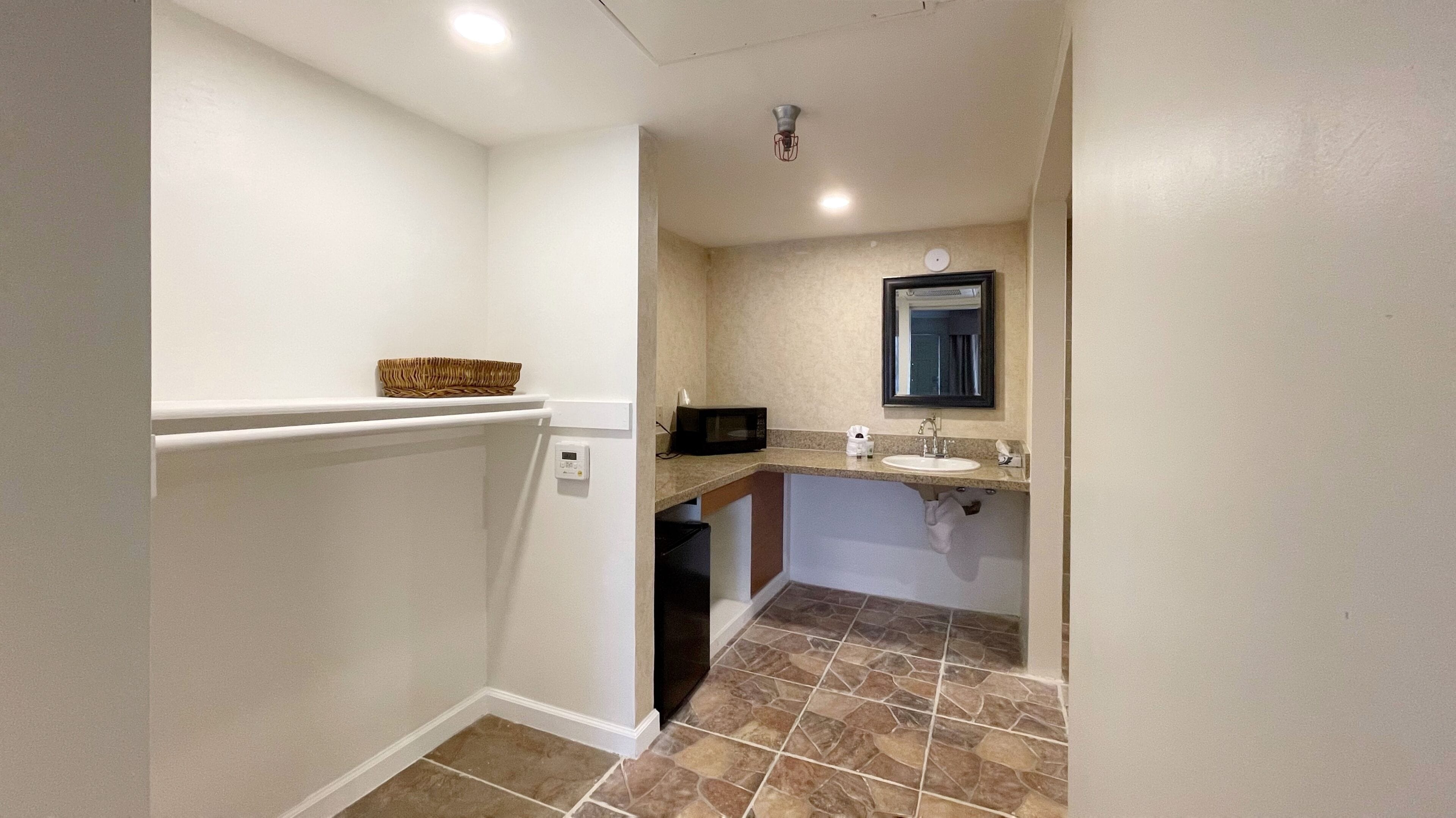 Standard Room, 1 King Bed, Accessible | Living area | 42-inch flat-screen TV with cable channels, TV