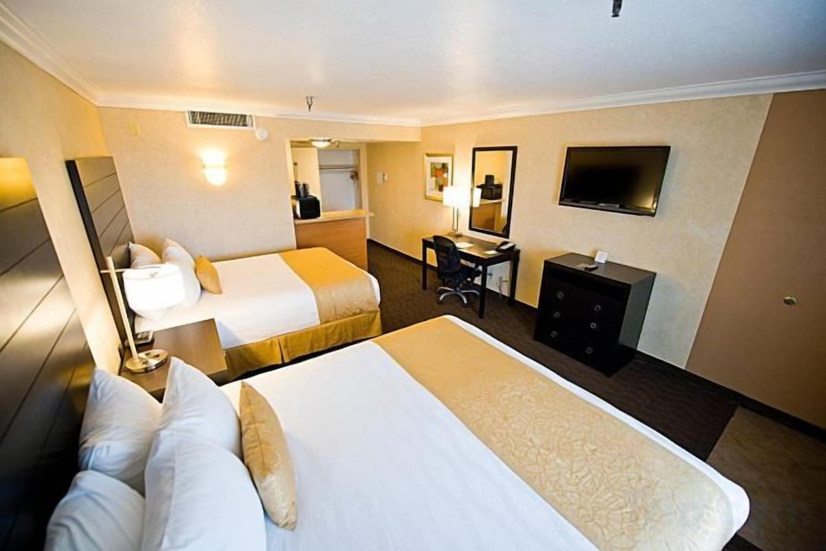 Family Suite 2 Double Beds (Courtyard)