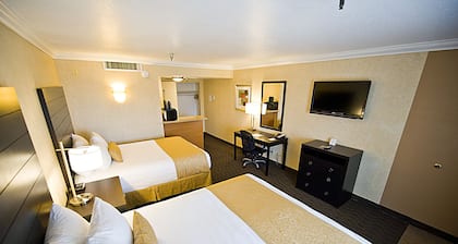 Hotel d’Lins Ontario Airport