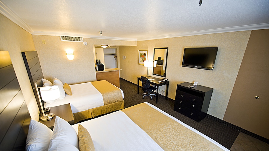 Hotel d’Lins Ontario Airport