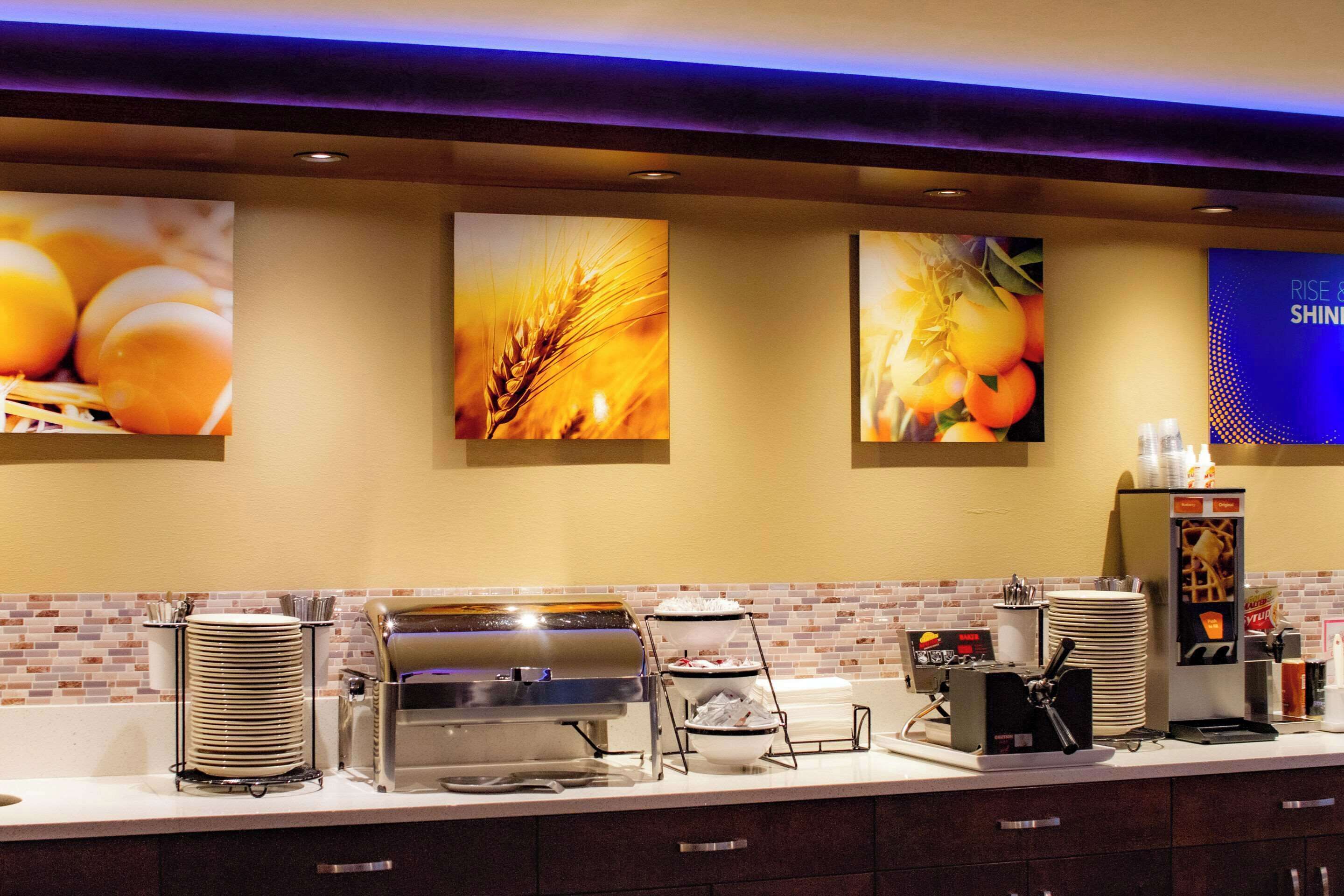 Photo - Comfort Inn & Suites Vancouver Downtown City Center