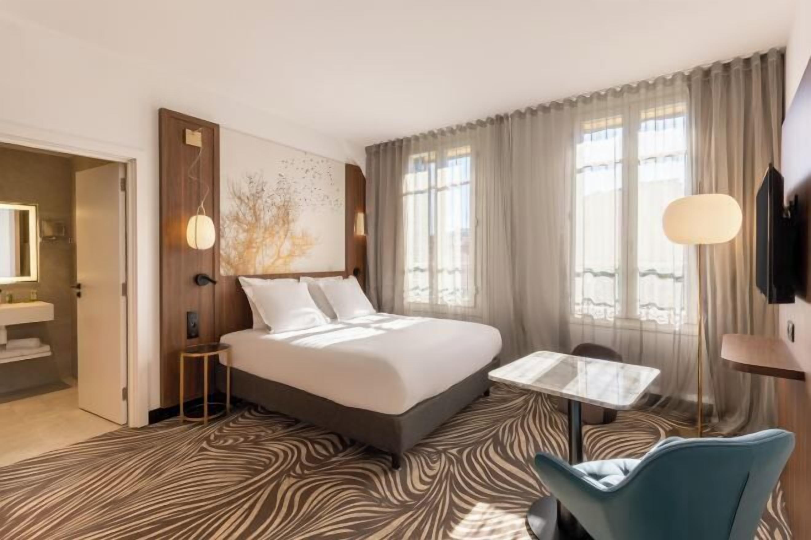 Premium bedding, minibar, in-room safe, desk