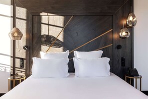 Suite, 1 King Bed, Non Smoking (Larger Room;with Sofabed) | Premium bedding, minibar, in-room safe, desk - Hôtel Apollinaire Nice (Nice)