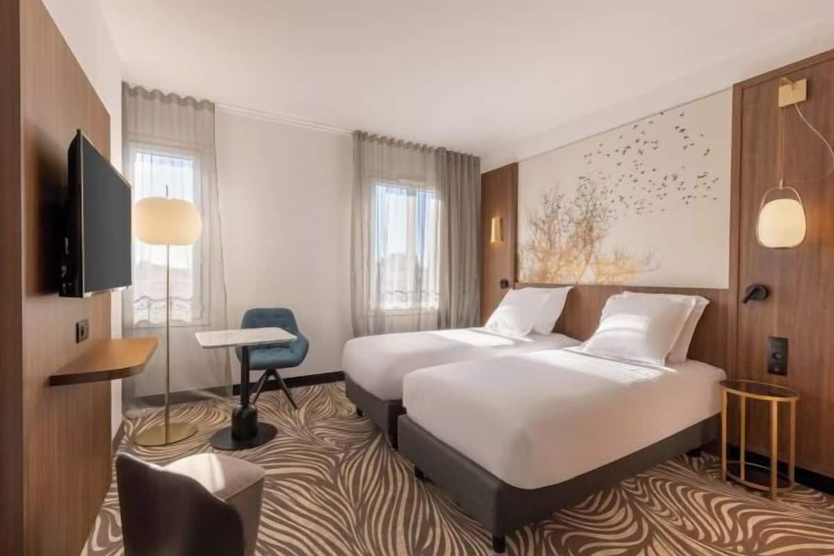Premium bedding, minibar, in-room safe, desk