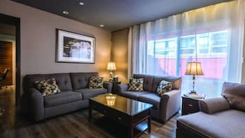 Penthouse de lujo (Penthouse) | Sala de estar | Televisión de plasma de 37 pulgadas con canales por cable y televisión