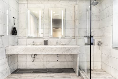 Junior-Penthouse, Mehrere Betten, Balkon (Junior Penthouse 2) | Badezimmer | Dusche, Regendusche, umweltfreundliche Kosmetikartikel, Haartrockner