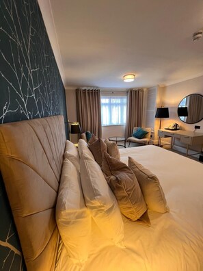 Habitación doble ejecutiva | 1 habitación, ropa de cama de alta calidad y escritorio 