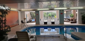 Innenpool, Liegestühle