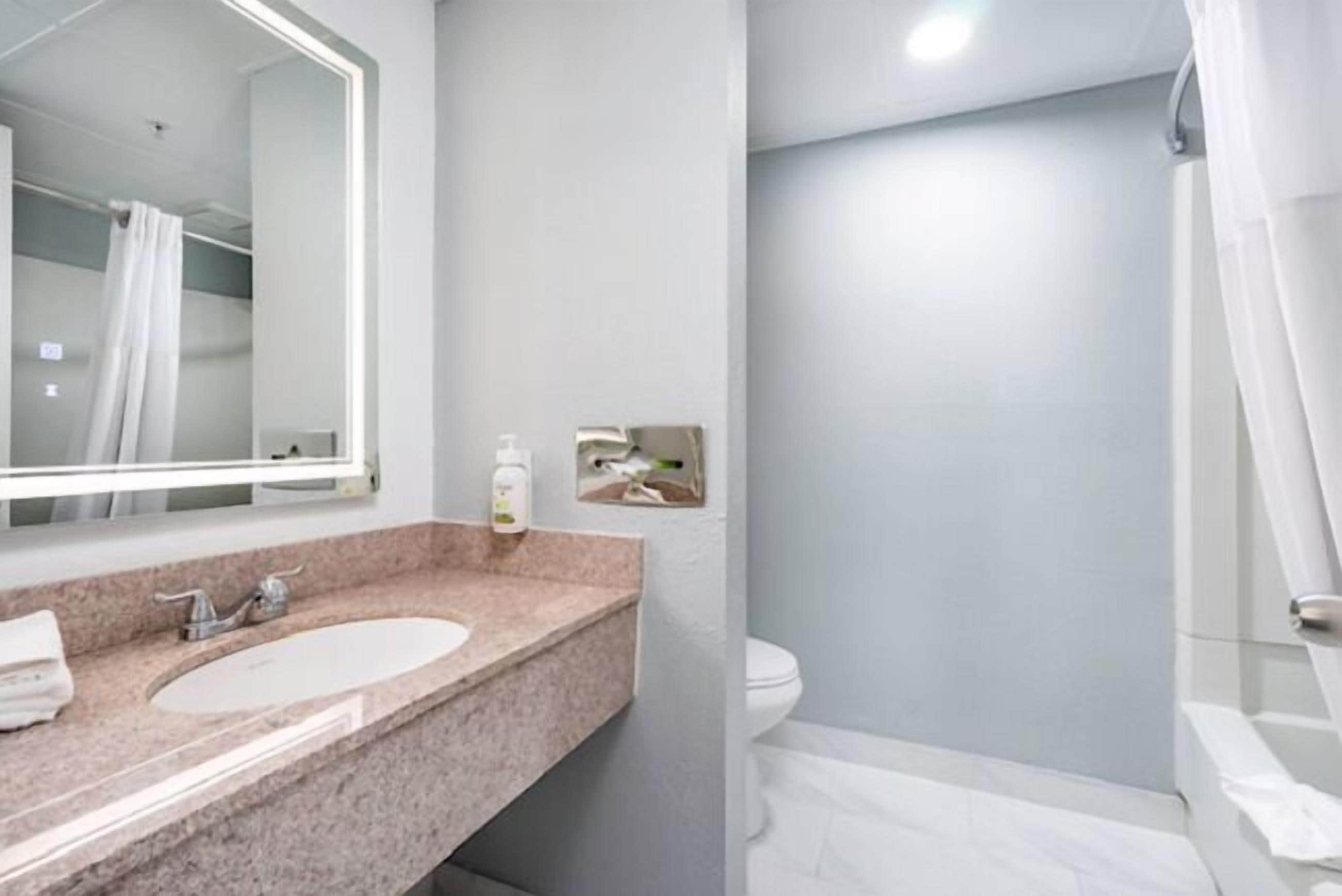 Photo - Baymont by Wyndham - Chicago - Addison - O'Hare