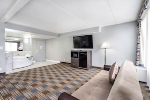 Suíte luxo, 1 cama King, para não fumantes | Cofres nos quartos, escrivaninha, espaço de trabalho para notebook