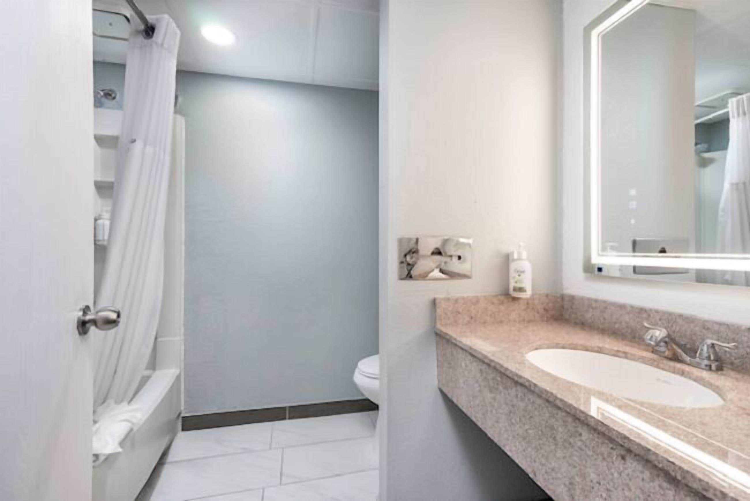 Photo - Baymont by Wyndham - Chicago - Addison - O'Hare