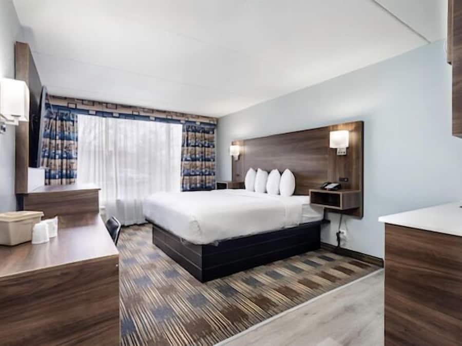 Deluxe-huone, 1 suuri parisänky, tupakointi kielletty | Tallelokero huoneessa, työpöytä