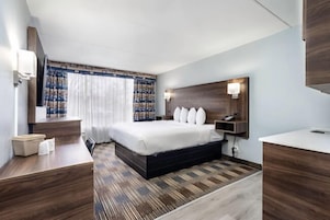 Quarto luxo, 1 cama King, para não fumantes | Cofres nos quartos, escrivaninha, espaço de trabalho para notebook