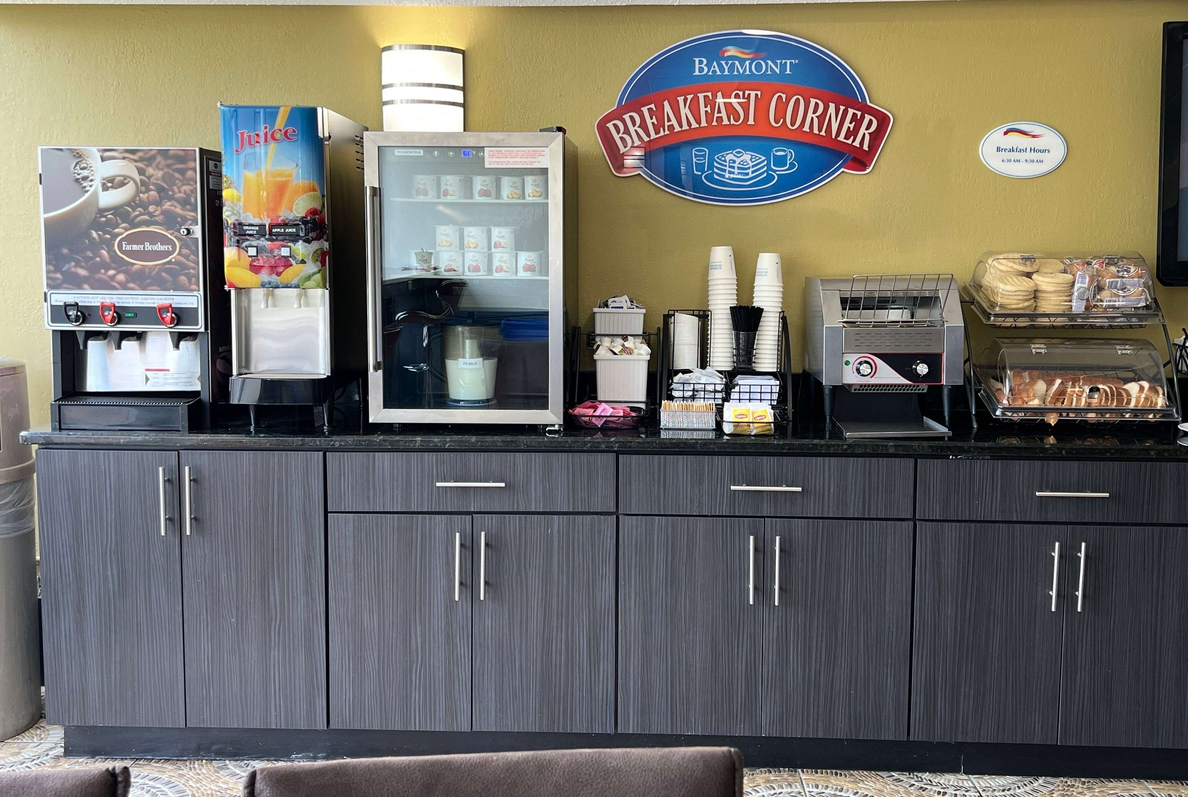 Photo - Baymont by Wyndham - Chicago - Addison - O'Hare