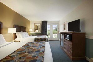 In-room safe, desk, iron/ironing board, rollaway beds - Days Inn by Wyndham Shelburne/Burlington (Shelburne)