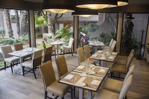 Family dining - Hotel Lucerna Tijuana (Tijuana)