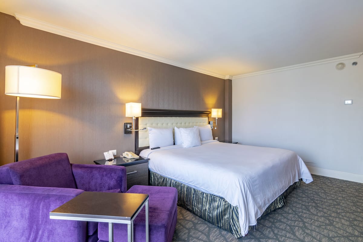 Premium bedding, in-room safe, desk, blackout drapes