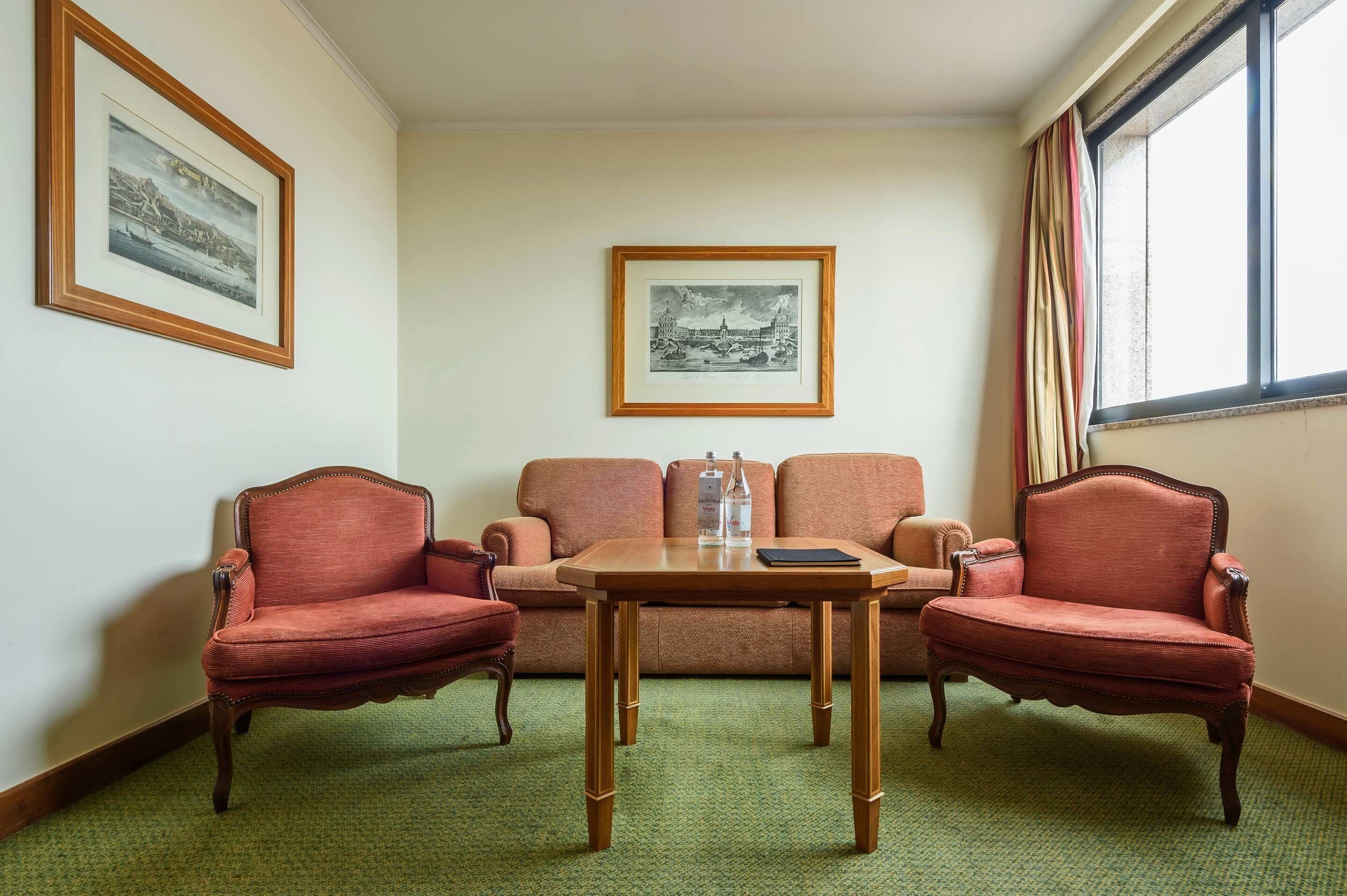 suite | minibar, in-room safe, desk, laptop workspace