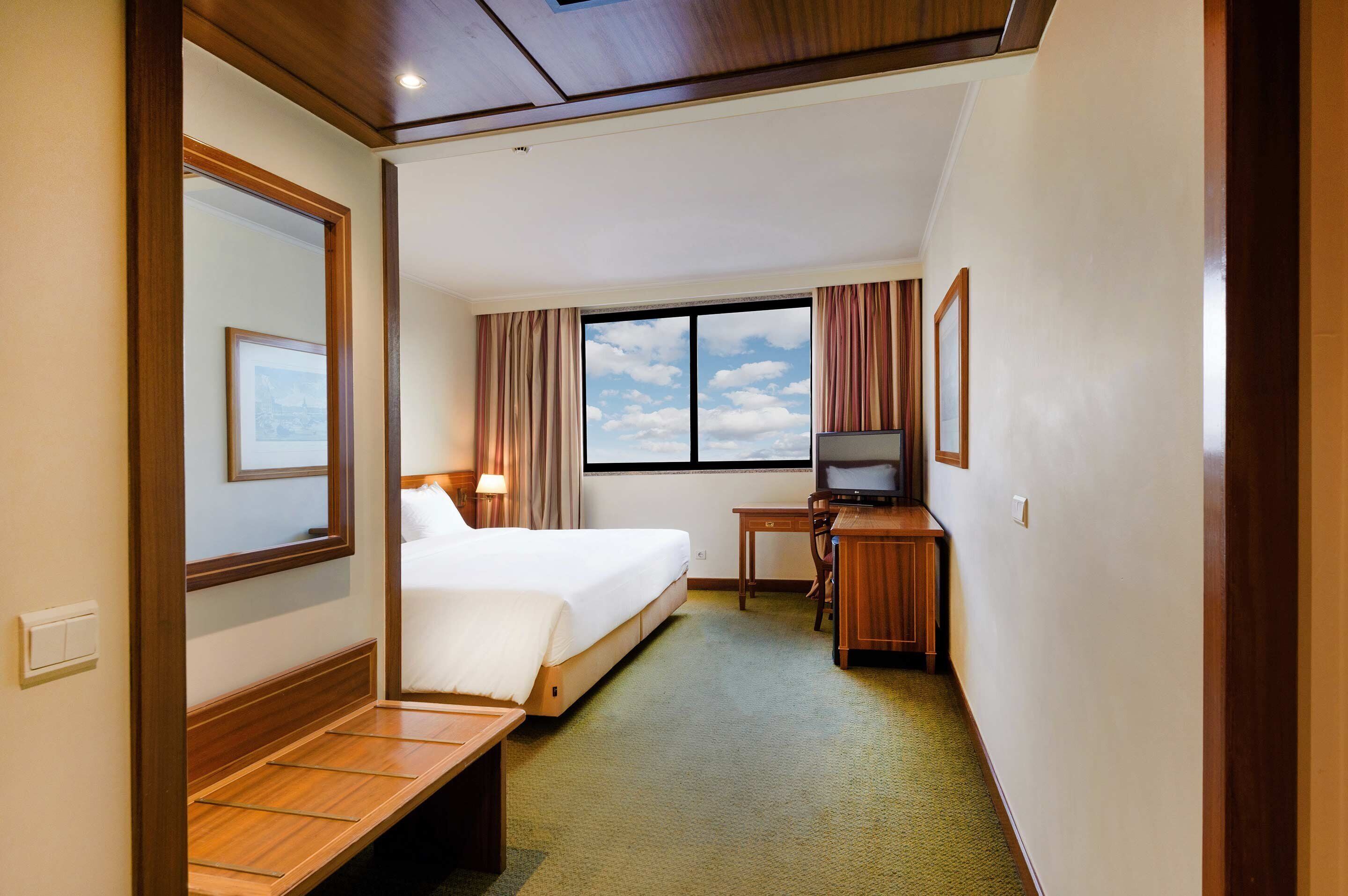 minibar, in-room safe, desk, laptop workspace