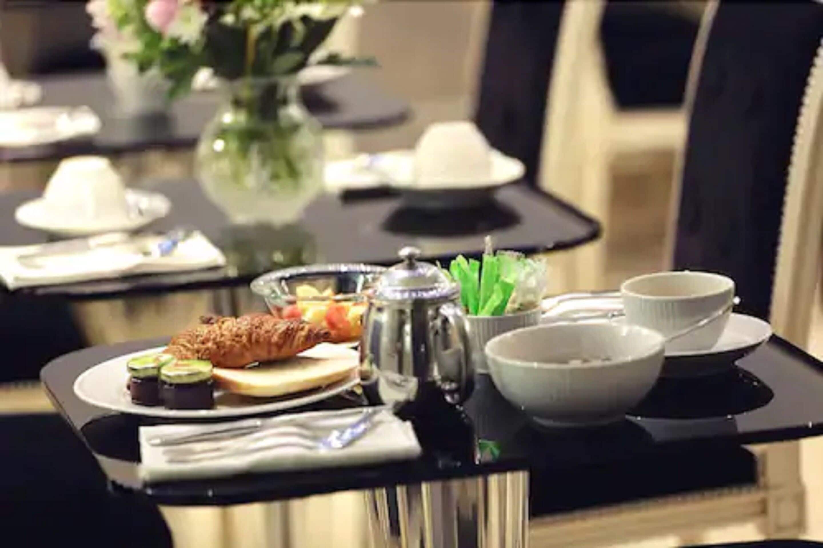 breakfast (eur 8 per person)