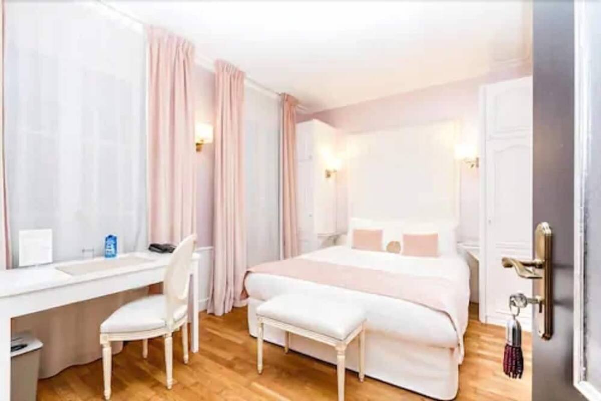Minibar, két bảo mật tại phòng, bàn, phòng cách âm 