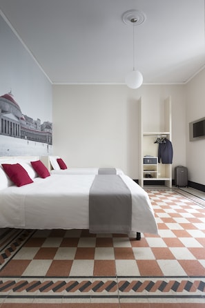 Hypo-allergenic bedding, down duvets, in-room safe, desk