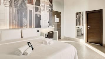 Standard Double Room | Hypo-allergenic bedding, down comforters, in-room safe, desk