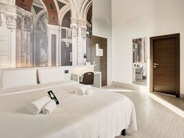 Kamar Double Standar | Seprai antialergi, selimut bulu angsa, brankas, dan meja kerja