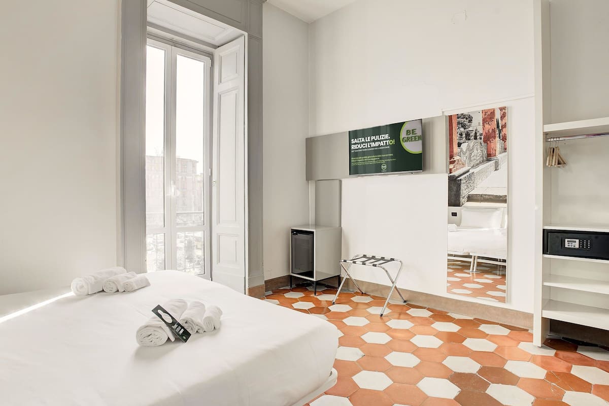 Superior dubbelrum - icke-rökare | Allergitestade sängkläder, duntäcken och värdeförvaringsskåp på rummet