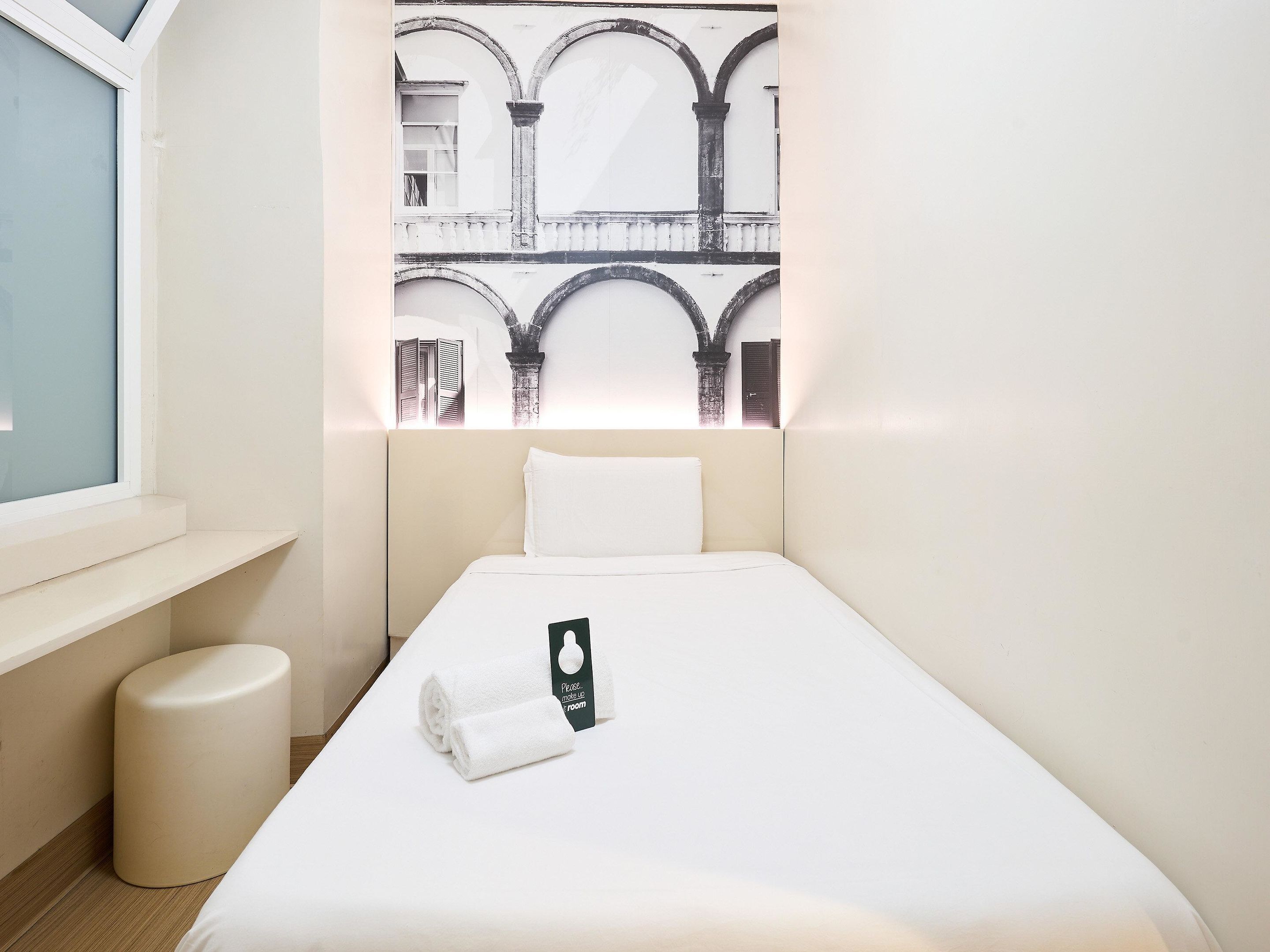 Habitación individual económica, para no fumadores | Ropa de cama hipoalergénica y edredón 